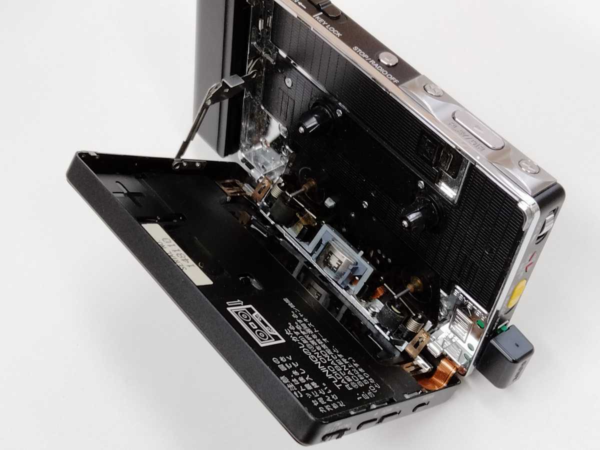 ジャンク】外観美品 ソニー カセットウォークマン WM-F701C 本体