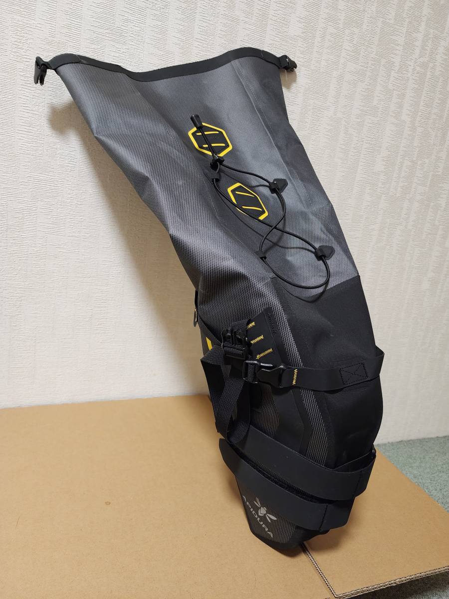 100%新品 お試し装着のみ APIDURA エクスペディション サドルパック 17L(サドルバッグ、サイドバッグ)｜売買されたオークション情報、yahooの商品情報をアーカイブ公開 - オークファン サドルバッグ、サイドバッグ