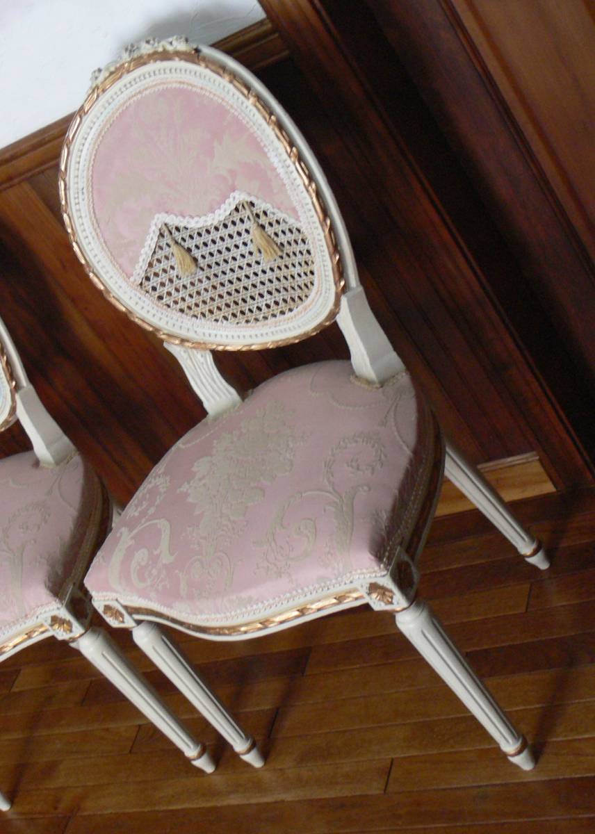 イタリア製 ダイニングチェア 背もたれの彫りが見事なFISCHEL社の