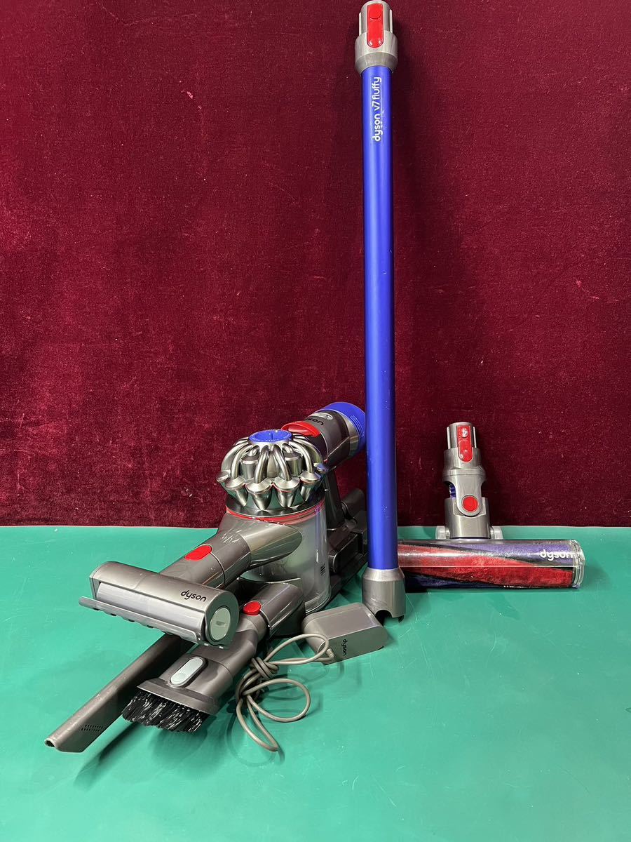 ダイソン dyson コードレスクリーナー 掃除機 SV10 清掃済 付属品あり