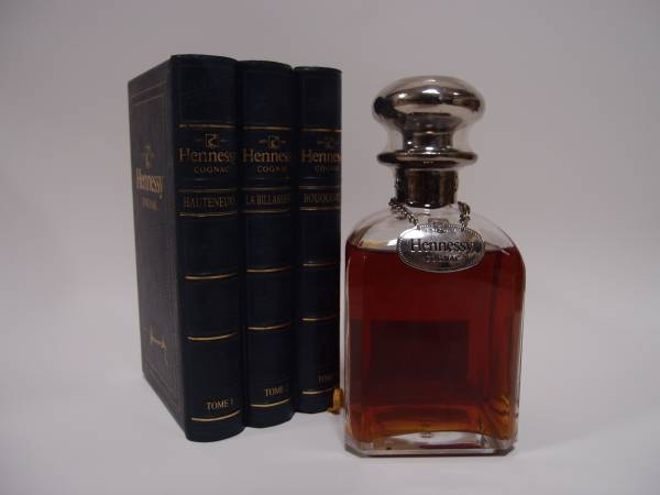 Hennessy ヘネシー シルバートップ ブック 700ml 箱入り 食品、飲料