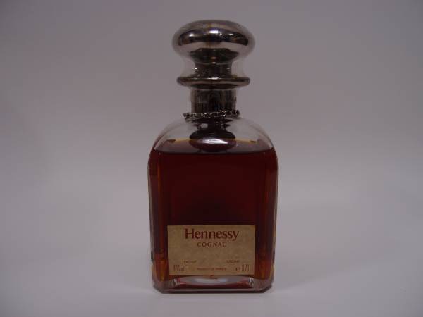 Hennessy ヘネシー シルバートップ ブック 700ml 箱入り 食品、飲料