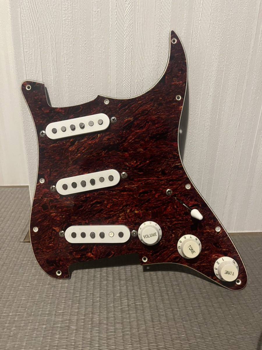 最落なし！ Squier ストラトキャスター ピックガードアッセンブリー 