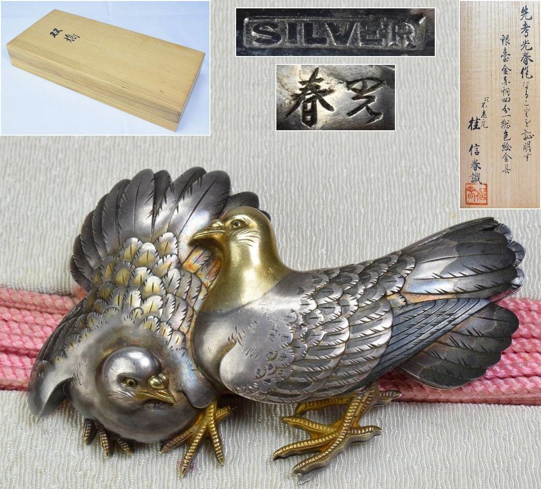   ブローチ 純銀製 優品 彫金家【桂光春】大型金工帯留＆ブローチ『双鳩』金赤銅四分一