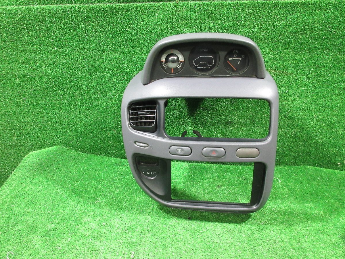 三菱 デリカスペースギア PD8W センターパネル オーディオパネル ナビパネル　　2022.12.6.T.12-A59　22100859