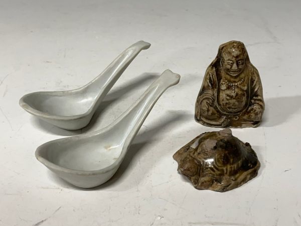 Gr151「中国民間窯研究家であるL様より委託」中国磁州窯鉄釉亀・越州窯人物　白磁レンゲ　唐物古玩民藝古作民窯作品骨董古陶磁　