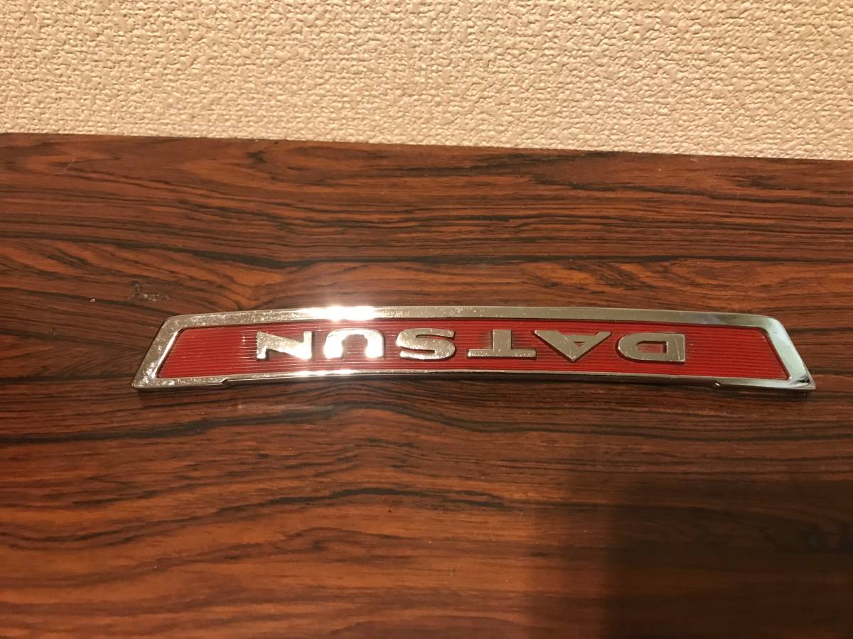 DATSUN（ダットサン） 1300（520）用ボンネットエンブレム新品未使用 