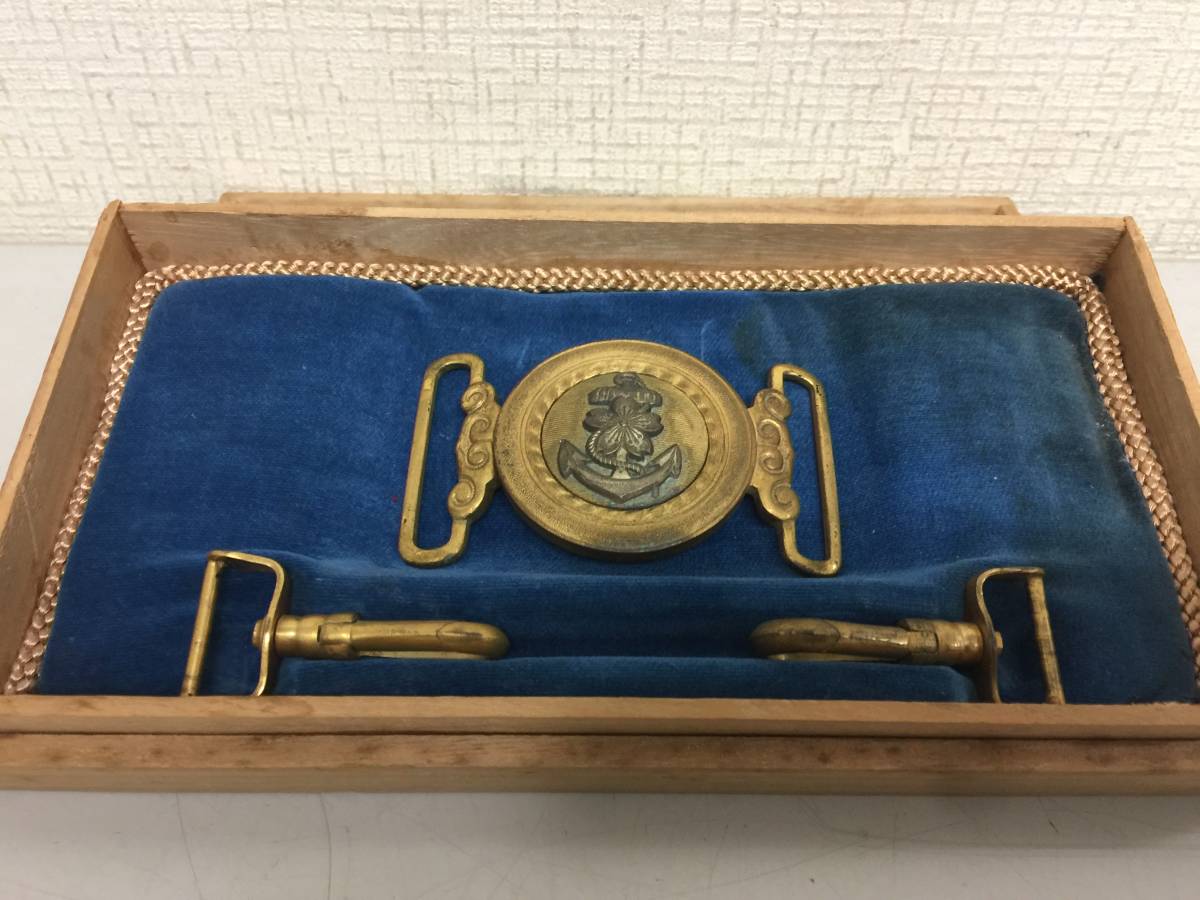古い メダル 徽章 昭和レトロ 日本海軍 バックル 桜錨 軍物 箱付き 当時物