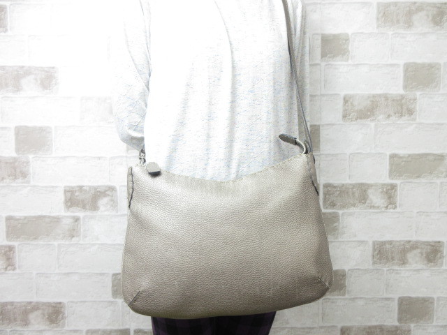 美品■フェンディ セレリア FENDI selleria■ショルダーバッグ バッグ レザー メタリックグレージュ系 ch6814
