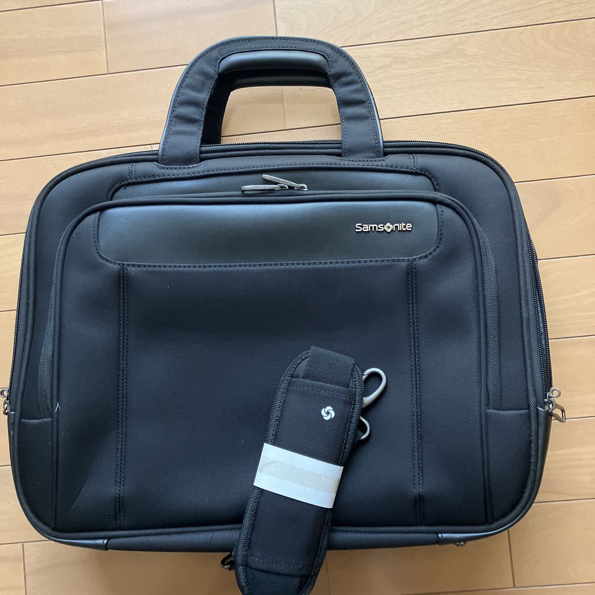 新品未使用　サムソナイトショルダー付ブリーフケース