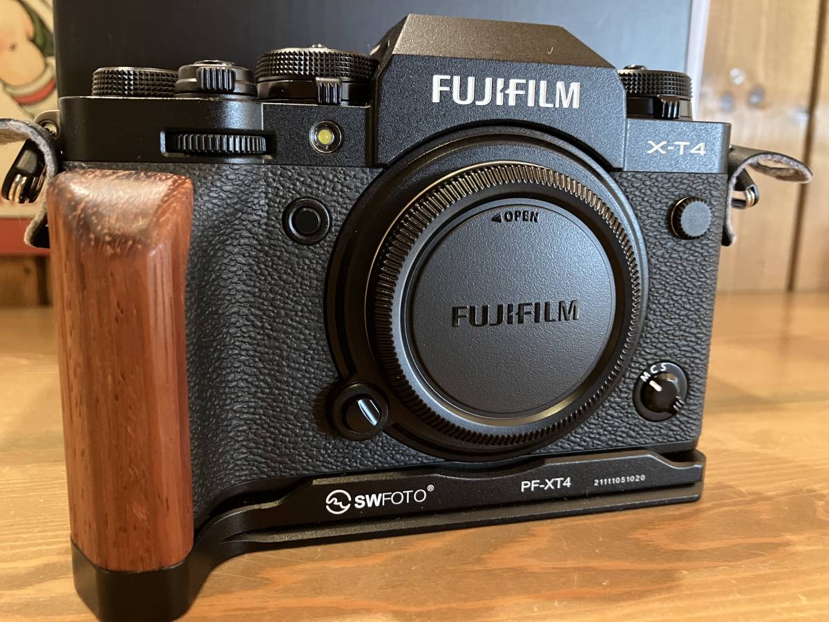 FUJIFILM X-T4 ブラック ボディ ハンドグリップおまけあり 撮影枚数約 