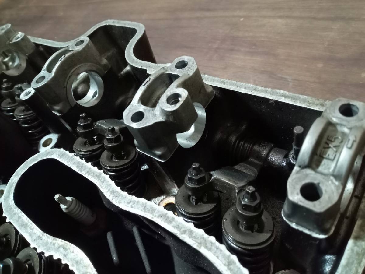 CBX400F シリンダーヘッド ジャーナル部傷少ない エンジン(ホンダ用