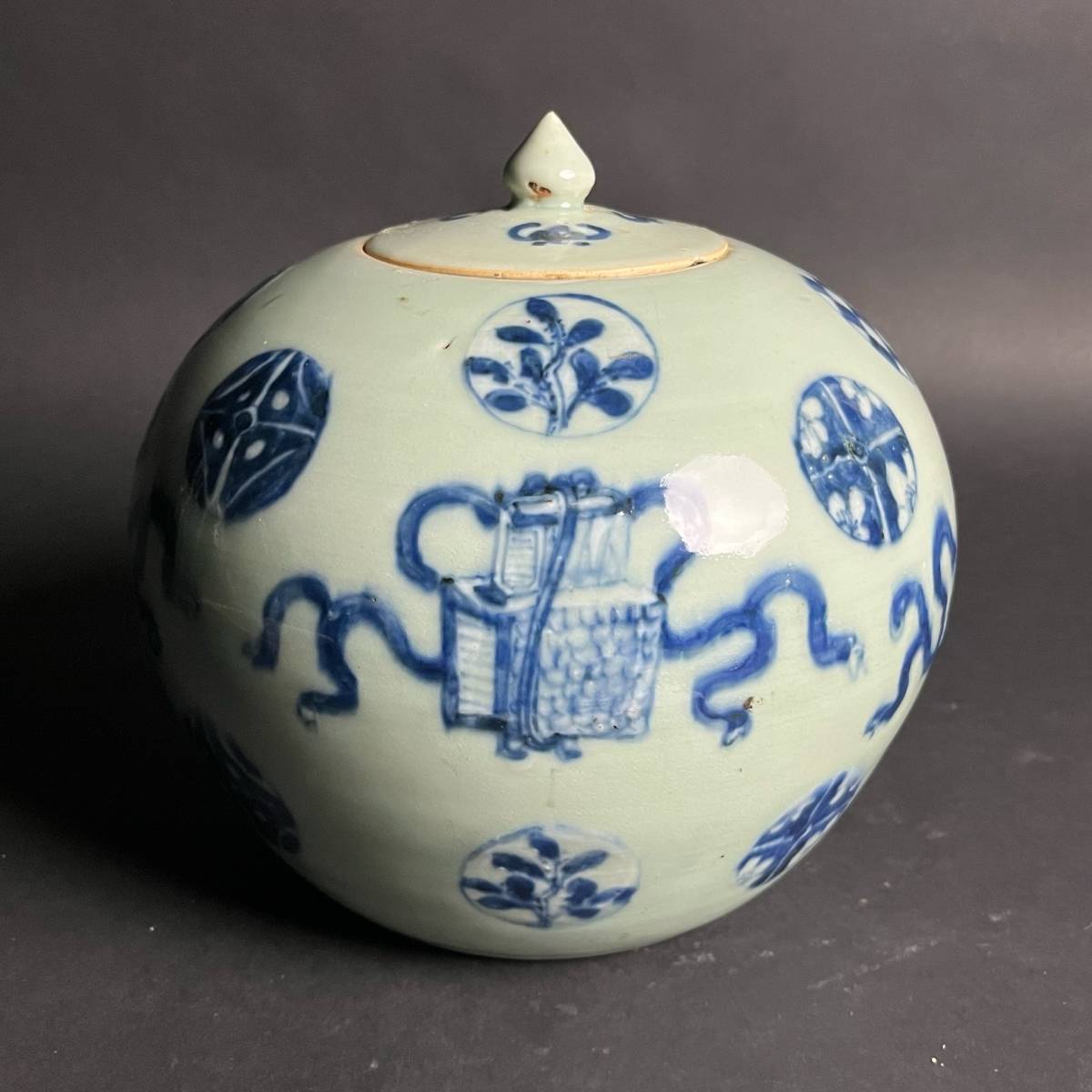 China - 清中期豆青釉青花蝙蝠紋冬瓜罐西瓜罐老蓋子直徑8.7cm 釉水瑩潤 