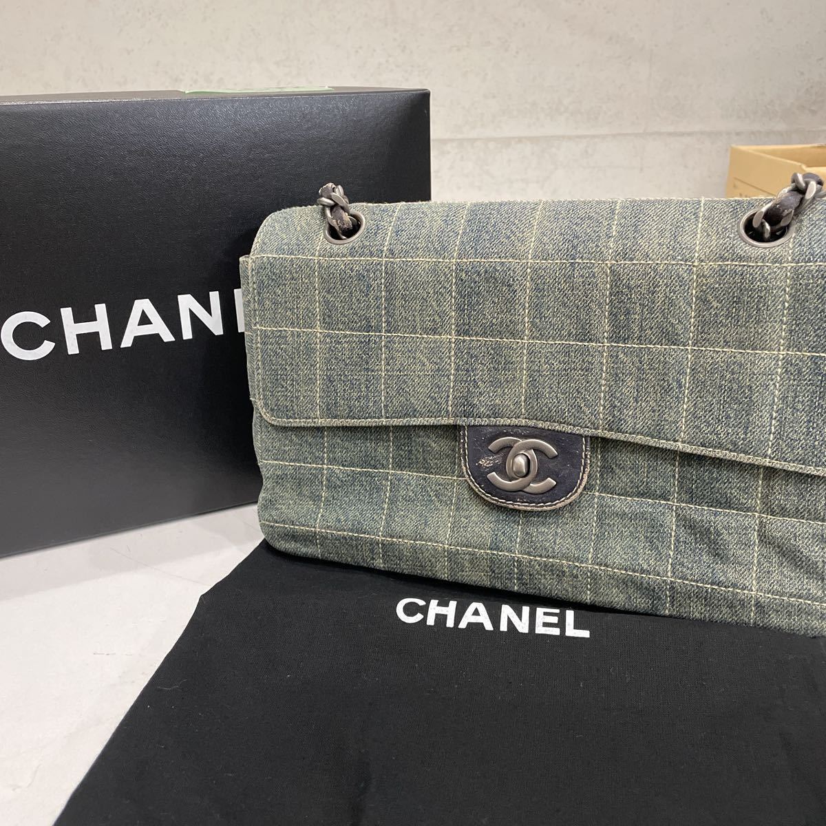 ★CHANEL / シャネル　デニム　マトラッセ　チョコバー　ターンロック　ココマーク 箱付き　ブランド　中古品　1222KO