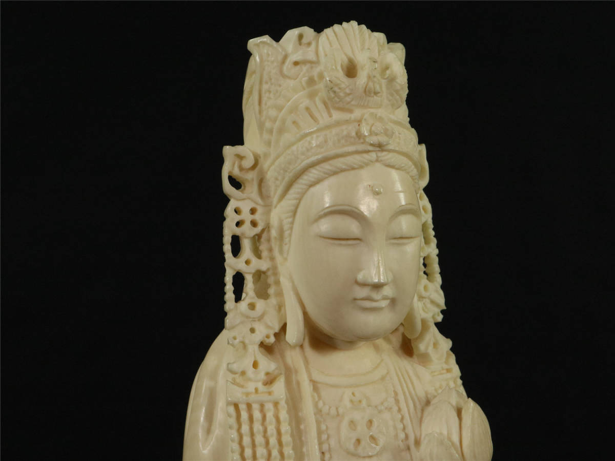東洋彫刻 象牙風 観音菩薩 仏像 「光之」在銘 置物 マンモス芯料 象牙調
