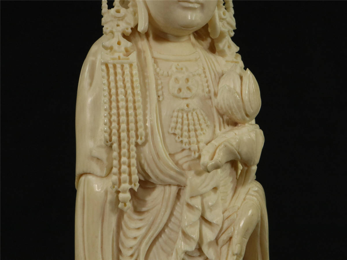 東洋彫刻 象牙風 観音菩薩 仏像 「光之」在銘 置物 マンモス芯料 象牙調