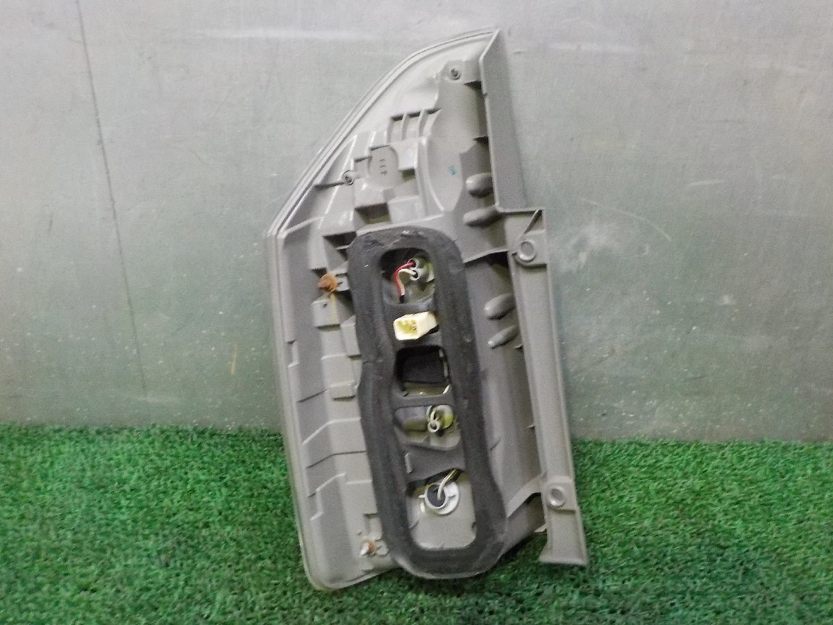 □ヴォクシー○後期 右テールランプ イチコ 28-220 LED□DBA-ZRR70G