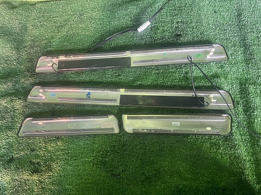 H27年 AZE0 リーフ スカッフプレート イルミ キッキングプレート メッキ 1台分セット 中古品 即決 122748 230116 TK リンカーン在庫 リーフ スカッフプレートの通販 のパーツ [ 日産：リーフ リーフ（日産）の価格・スペック情報{平成27年3月
