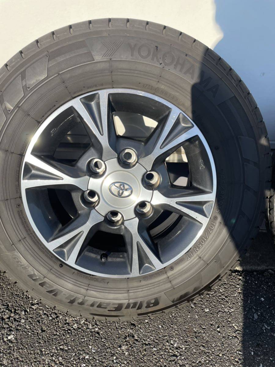 美品　ハイエース　200　純正アルミホイール、タイヤ 、ナット付　４本セット ハイエース 195&frasl;80R15 純正 U85107227 №B250214-B2&frasl;6H 0