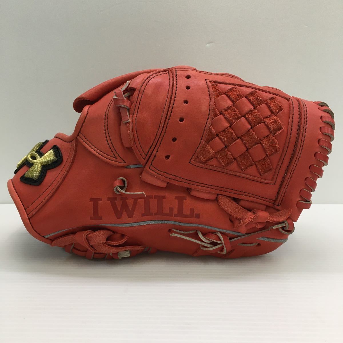 野球グローブ 赤色 収納袋付き アンダーアーマー アンダー