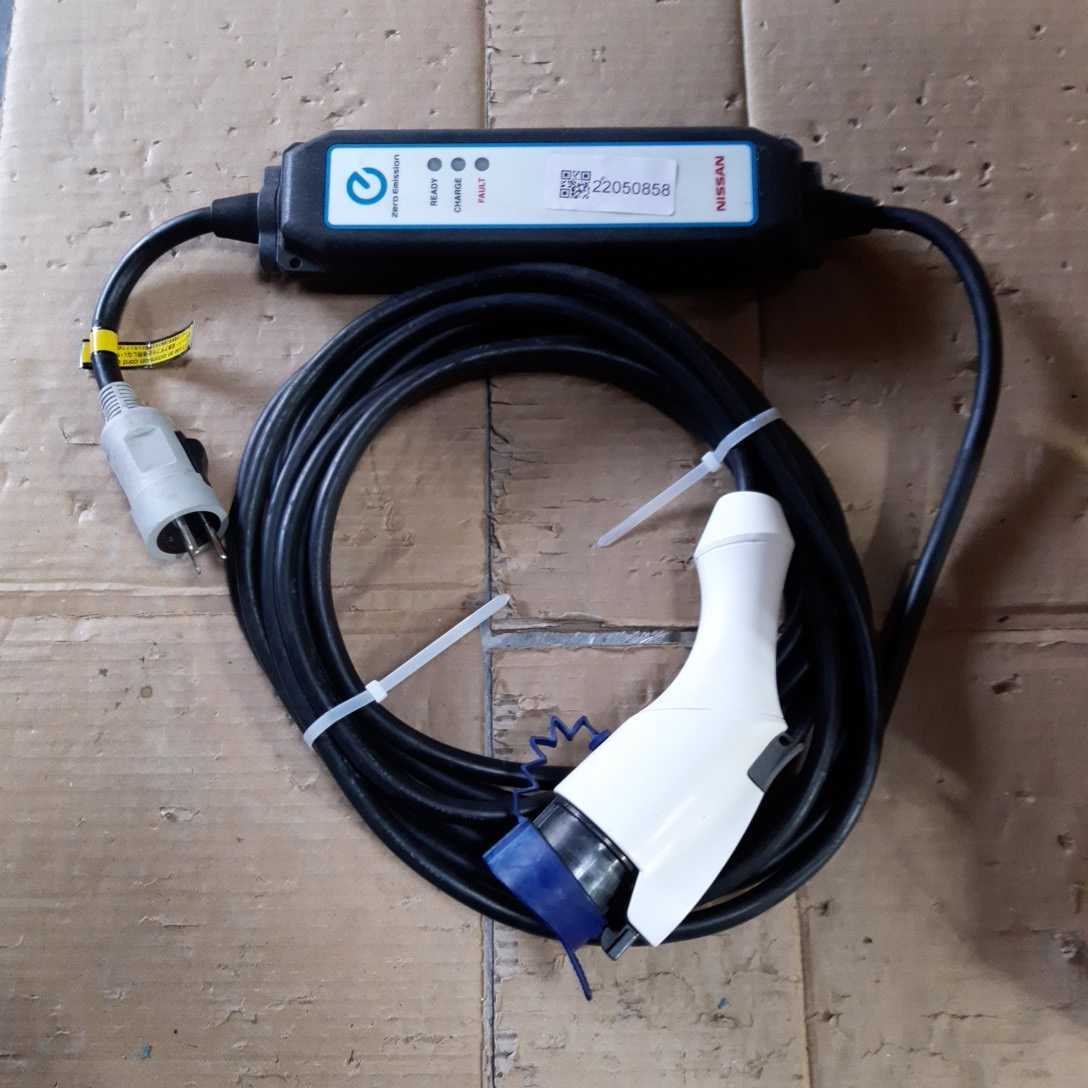 (管理番号22050858)　日産リーフ充電コード 29690 3NK5E AZEO用 約7.5m 200V 中古　売り切り