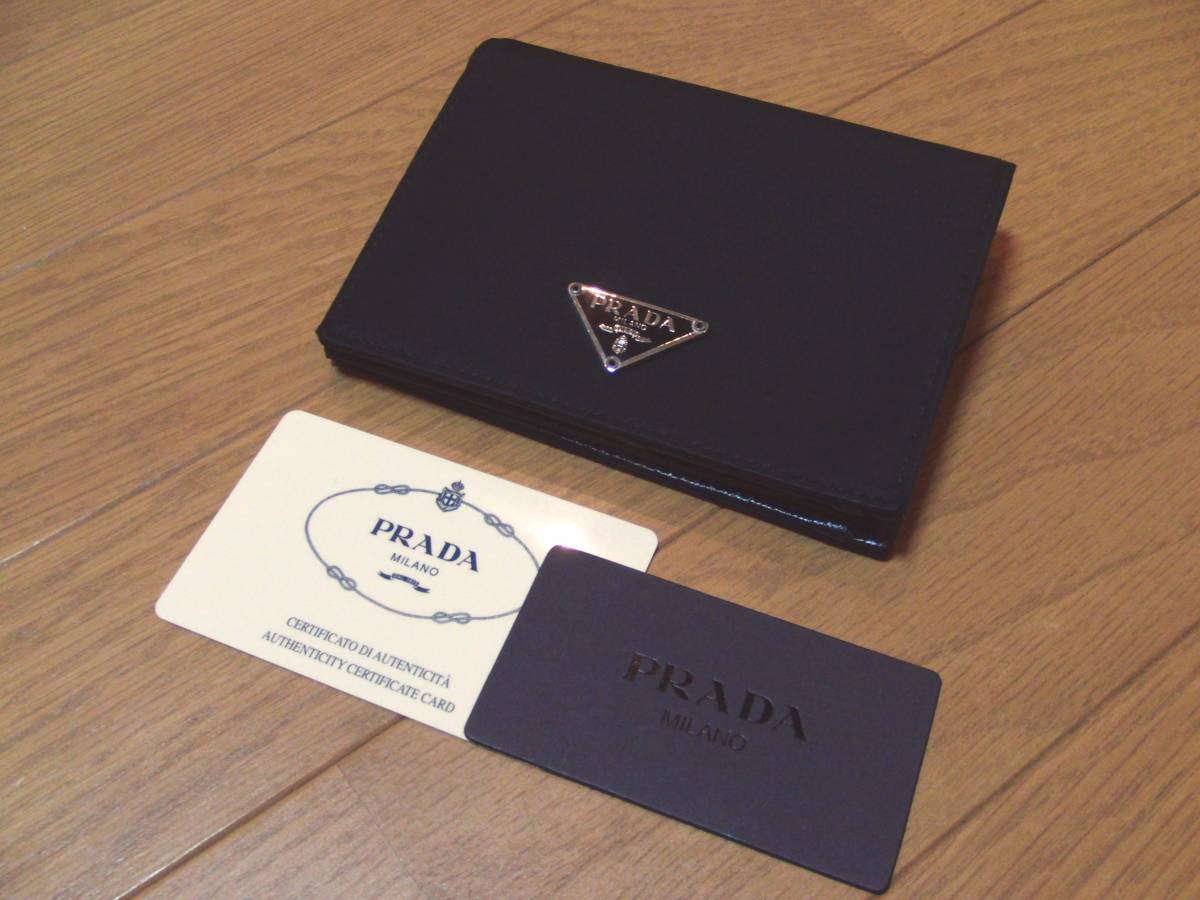 PRADA 二つ折り財布 黒 レザー　箱、ギャランティーカード付 即決美品!!本物保証PRADA二つ折り財布M504黒ギャランティーカード付き
