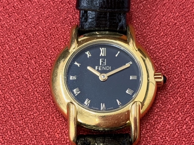 FENDI フェンディ 黒文字盤 ローマン ゴールドカラー クオーツ