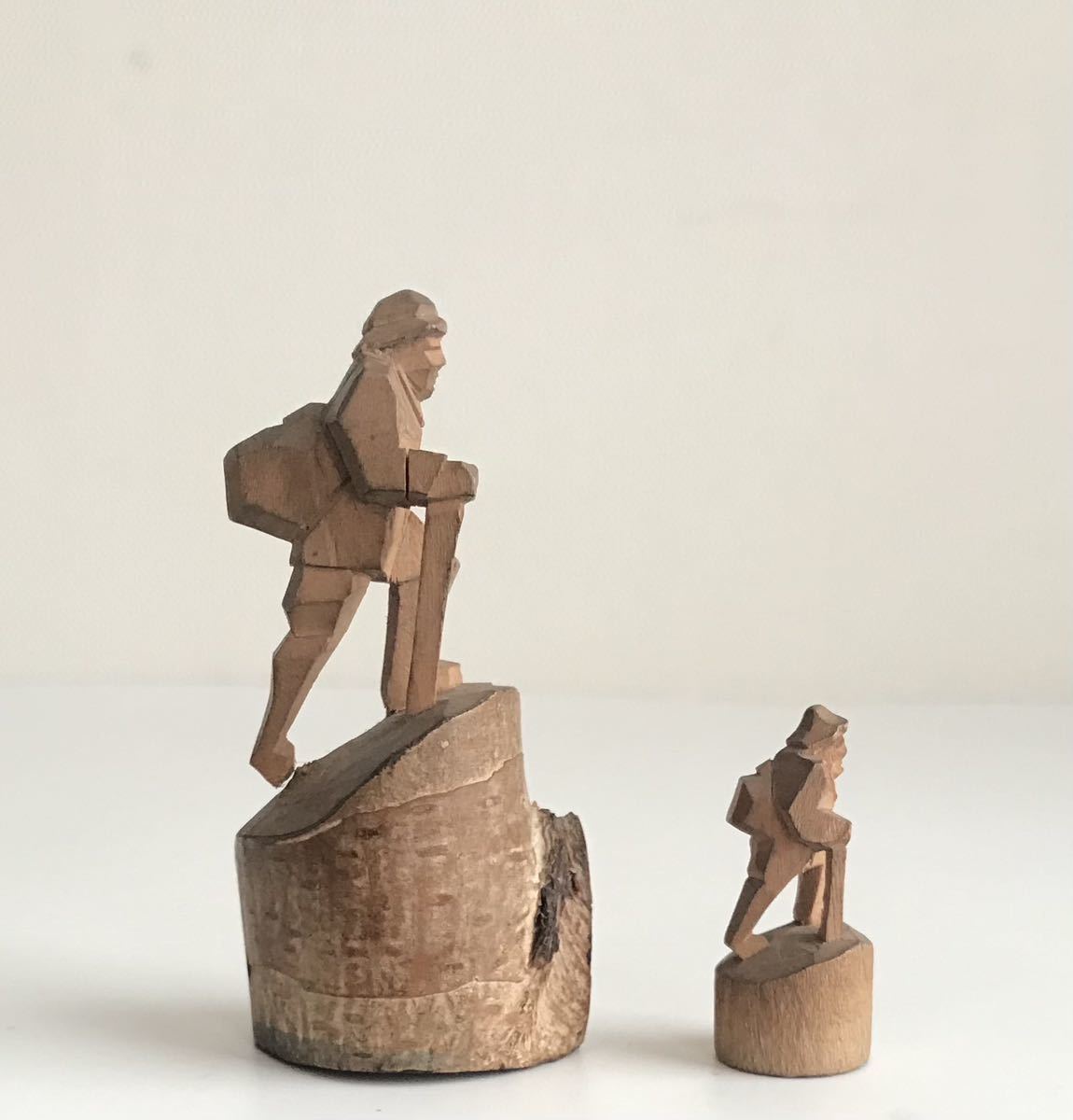 農民美術 登山 山登り 木彫り 一刀彫 白樺 こっぱ人形 2体 3.3cm