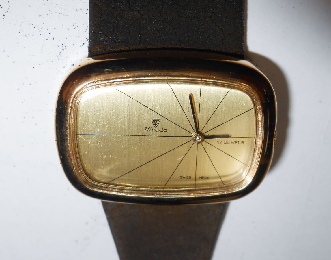 Nivada 手巻き腕時計 正常稼働 スイス製 17石 ニバダ 手巻 ベルトに劣化
