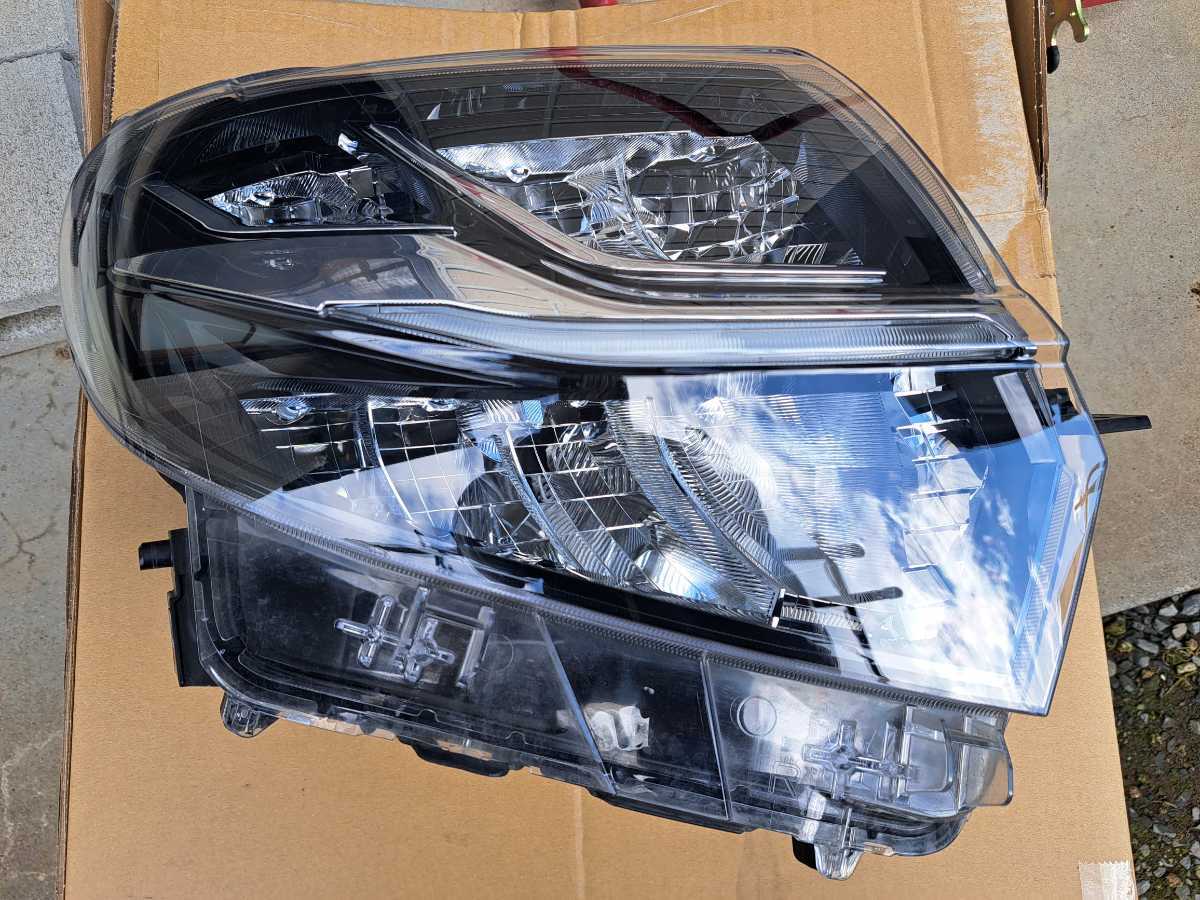 美品 ダイハツ タントカスタム 純正 LED ヘッドライト 右側 右 LA650S LA660S KOITO ヘッドランプ
