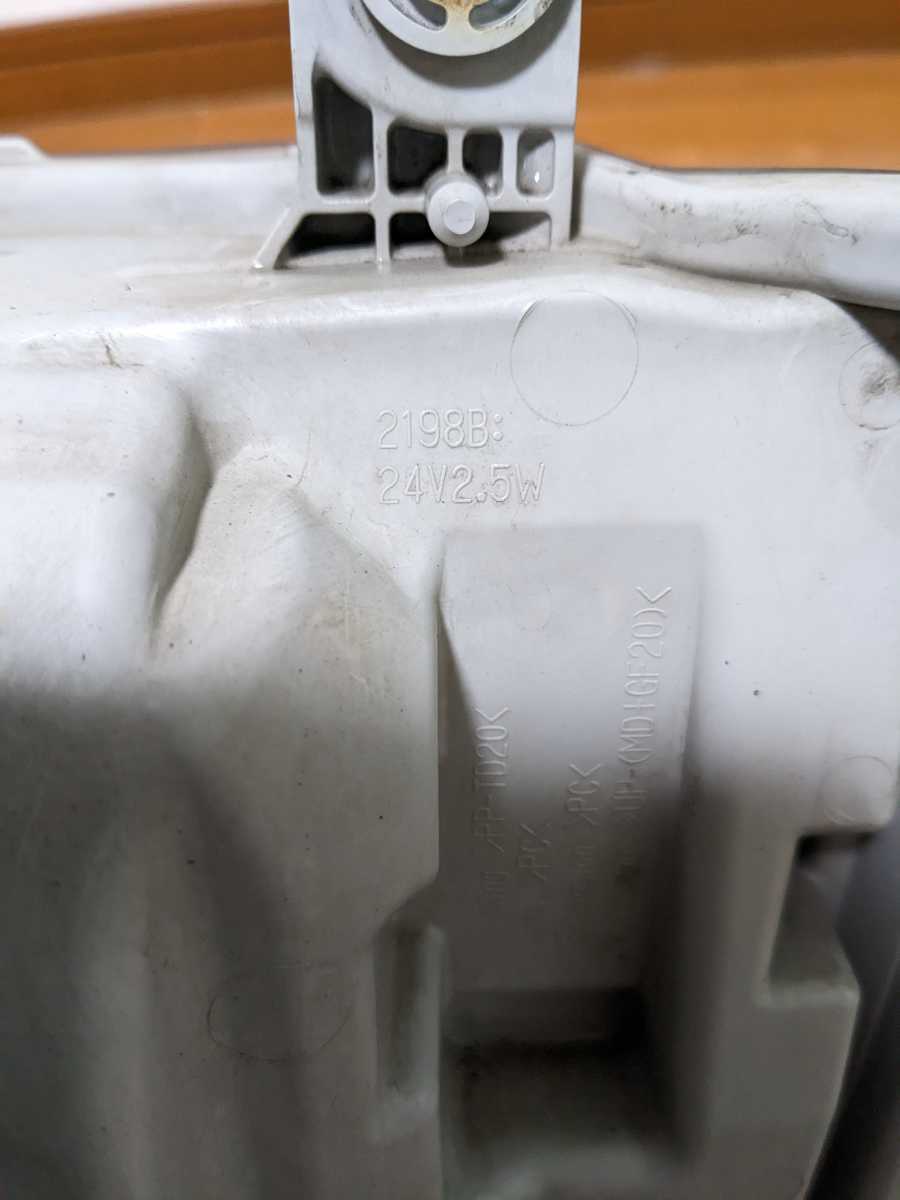 いすゞ ISUZU ギガ エルフ 純正 右LED ヘッドライト 24V KOITO 100