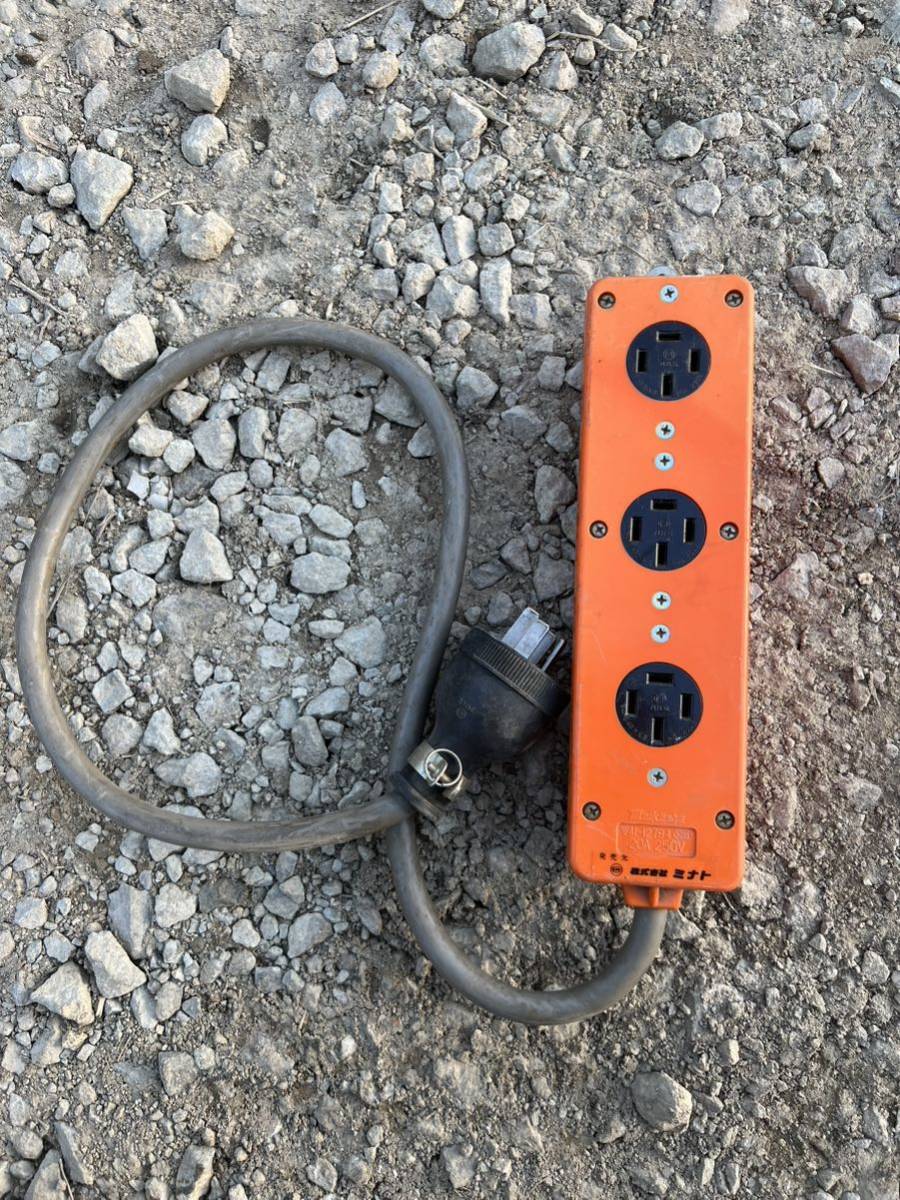 三相タップ　延長コード　250V-20A 