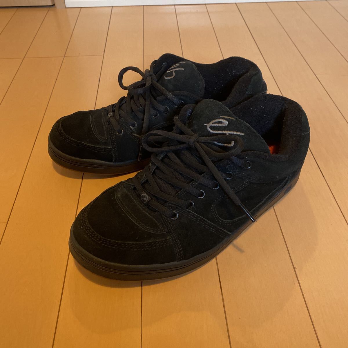 es アクセル ブラックスエード 9.5inch／27.5cm エス 黒 スケートボード スケボーシューズ