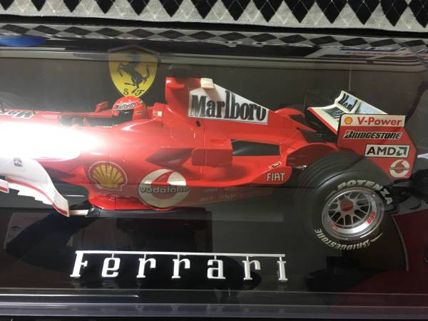 1/7ラジコン2005年マルボロ仕様シューマッハ。 1⁄7 フェラーリF2005