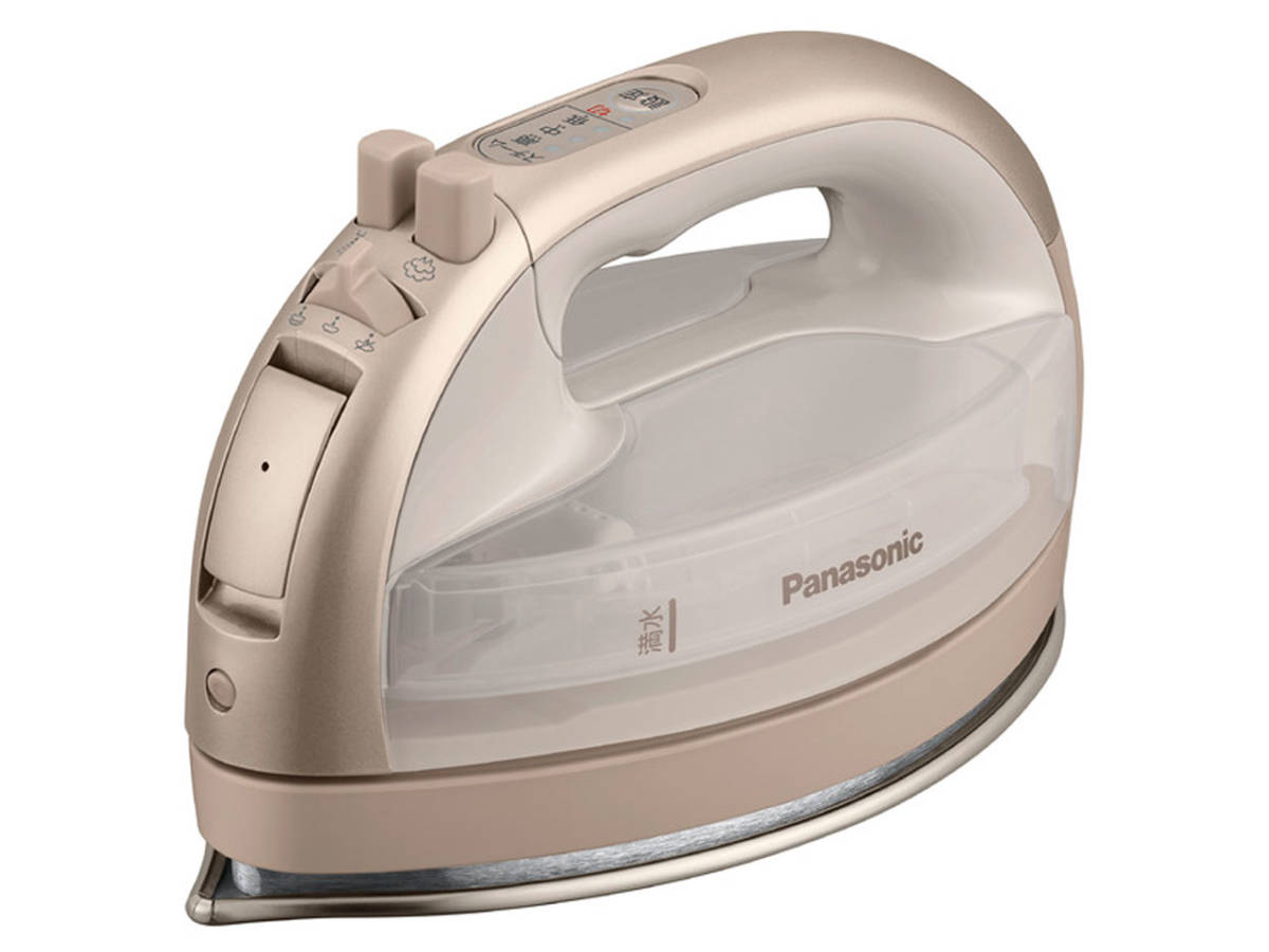 ★パナソニック カルル NI-WL706(C)[ベージュ] 展示未使用品 2021年製 コードレススチームアイロン Wヘッドベース 　LA
