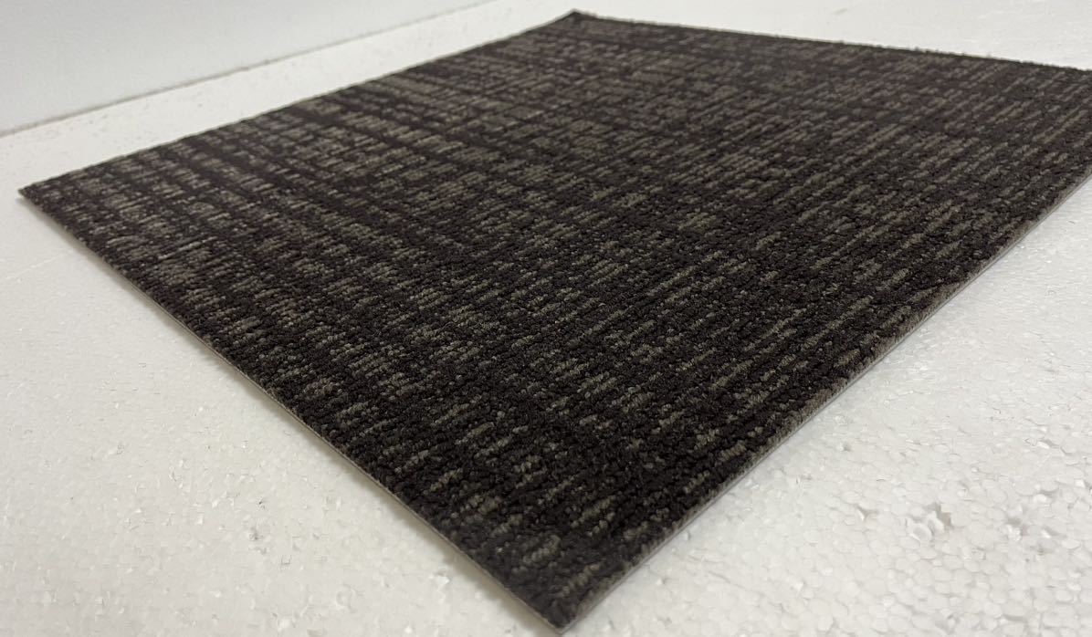 新品.未使用の高級なタイルカーペット　　　　　　　　(日本製) 50×50 162枚　ブラウン柄物　100円スタート！売り切り！maron D2-9