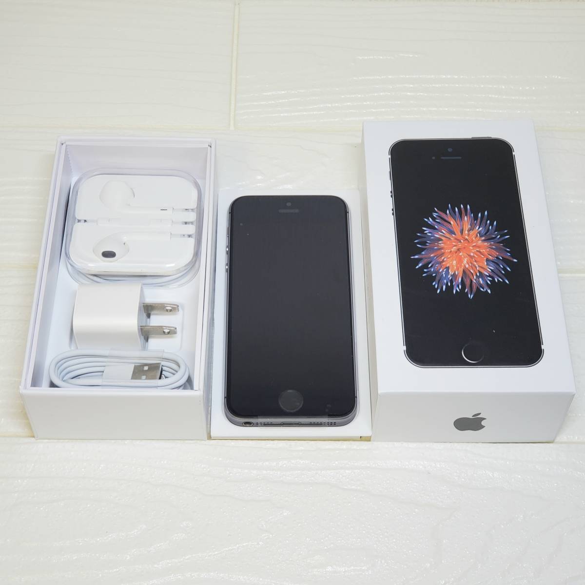 新品同等 iPhone SE A1723 128GB スペースグレー 海外版 SIMフリー