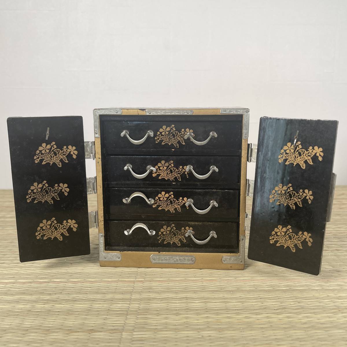 古い雛道具◇御三ツ揃◇木製 蒔絵 唐草 漆器 雛人形 骨董 ドールハウス