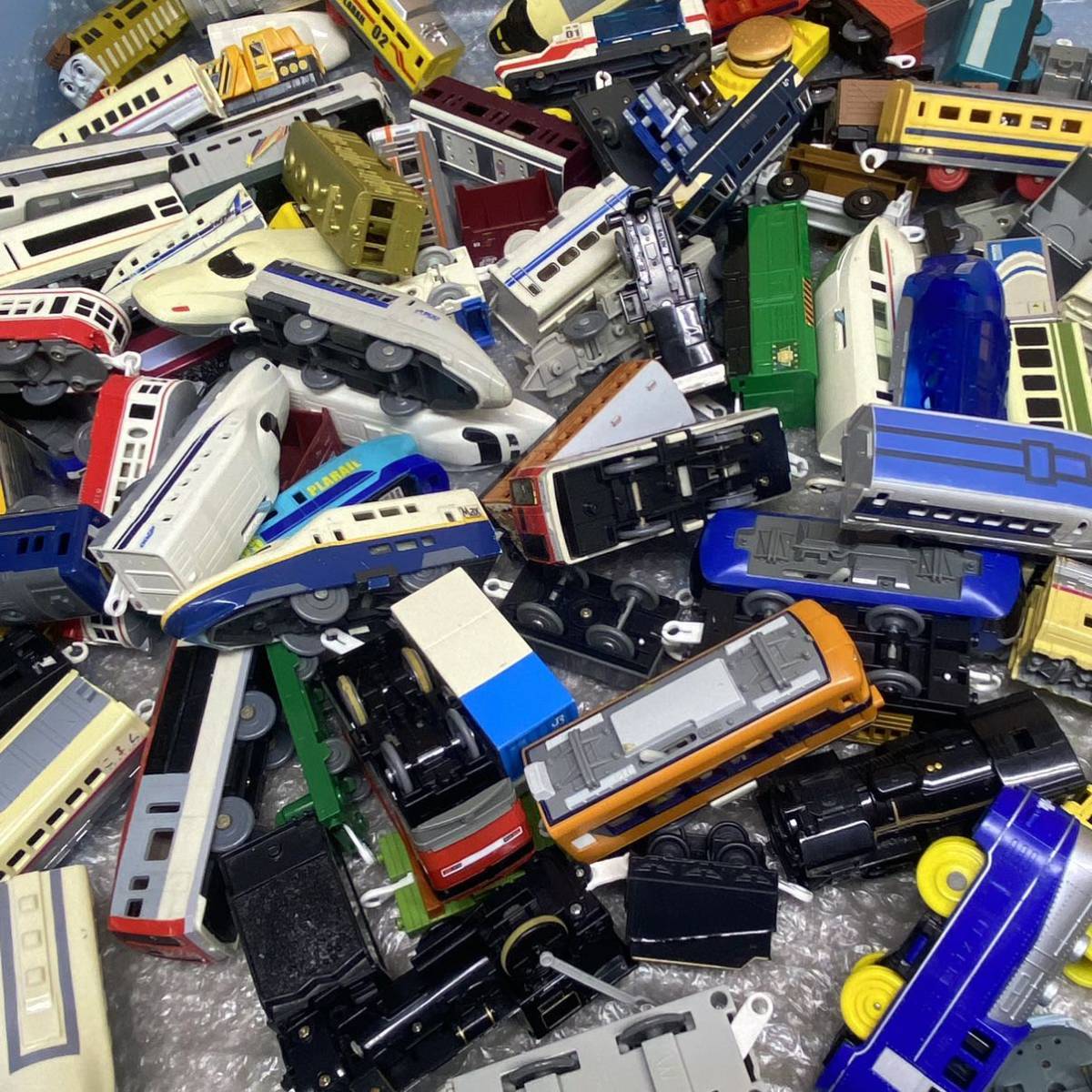 FG◇プラレール 車両 大量 まとめ 約12kg 140サイズ 電車 連結車両