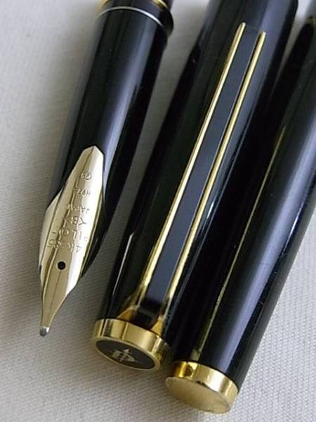 パイロット　カスタム　万年筆　太字　１８金
