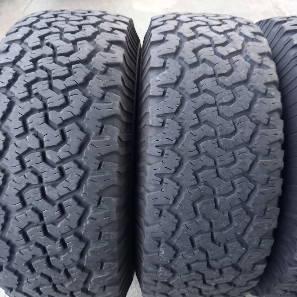 数量限定，定番 BFGoodrichAⅡ-Terrain T/A BFグッドリッチ ホワイトレター 32×11.50R15LT 113R 中古 ヒビあり