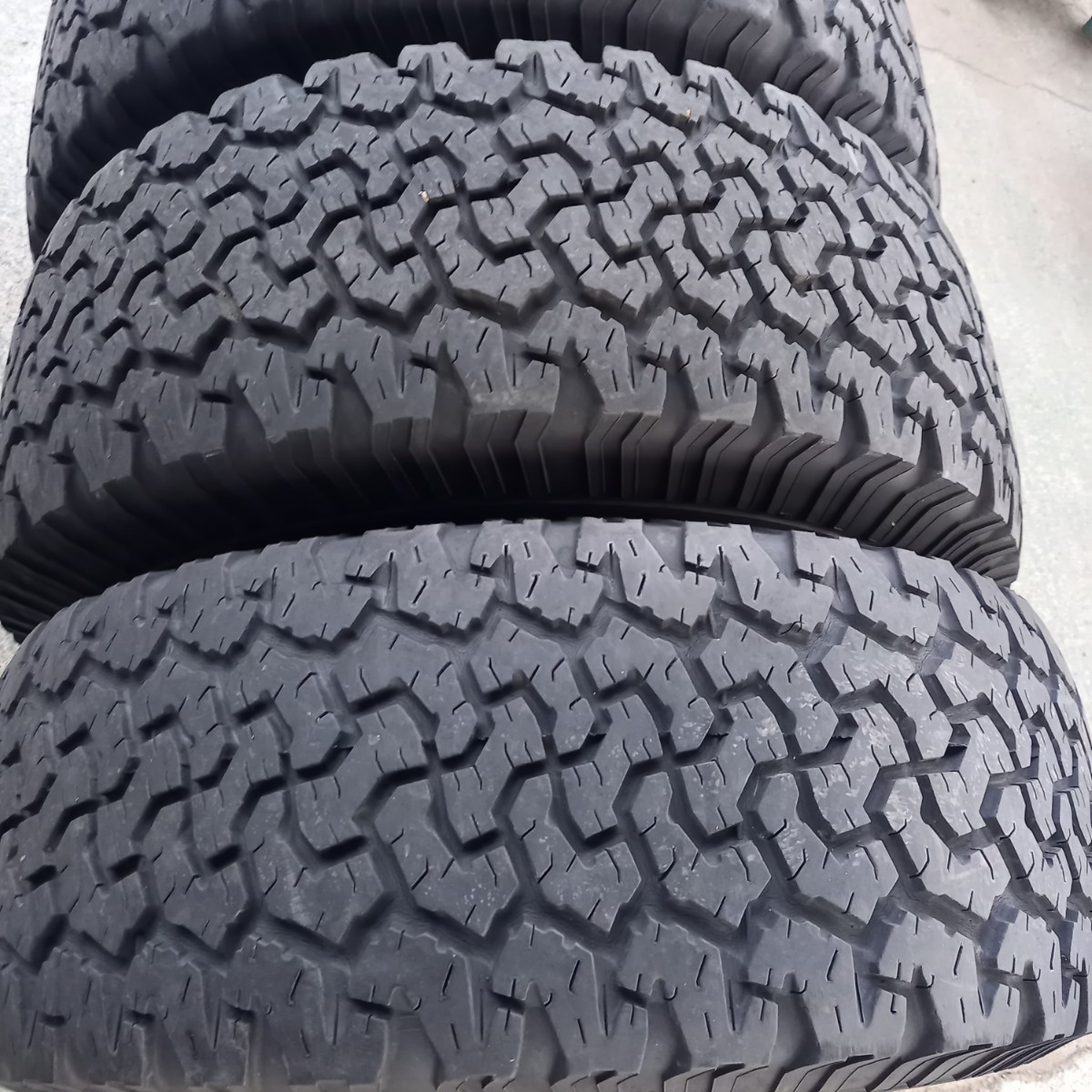 数量限定，定番 BFGoodrichAⅡ-Terrain T/A BFグッドリッチ ホワイトレター 32×11.50R15LT 113R 中古 ヒビあり