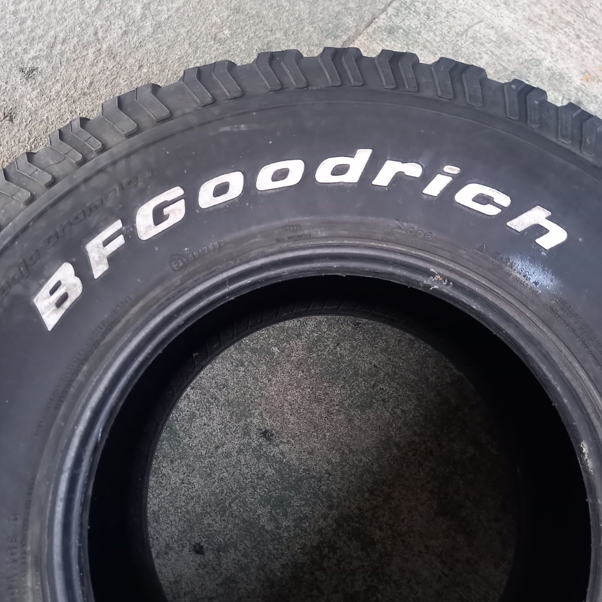 数量限定，定番 BFGoodrichAⅡ-Terrain T/A BFグッドリッチ ホワイトレター 32×11.50R15LT 113R 中古 ヒビあり