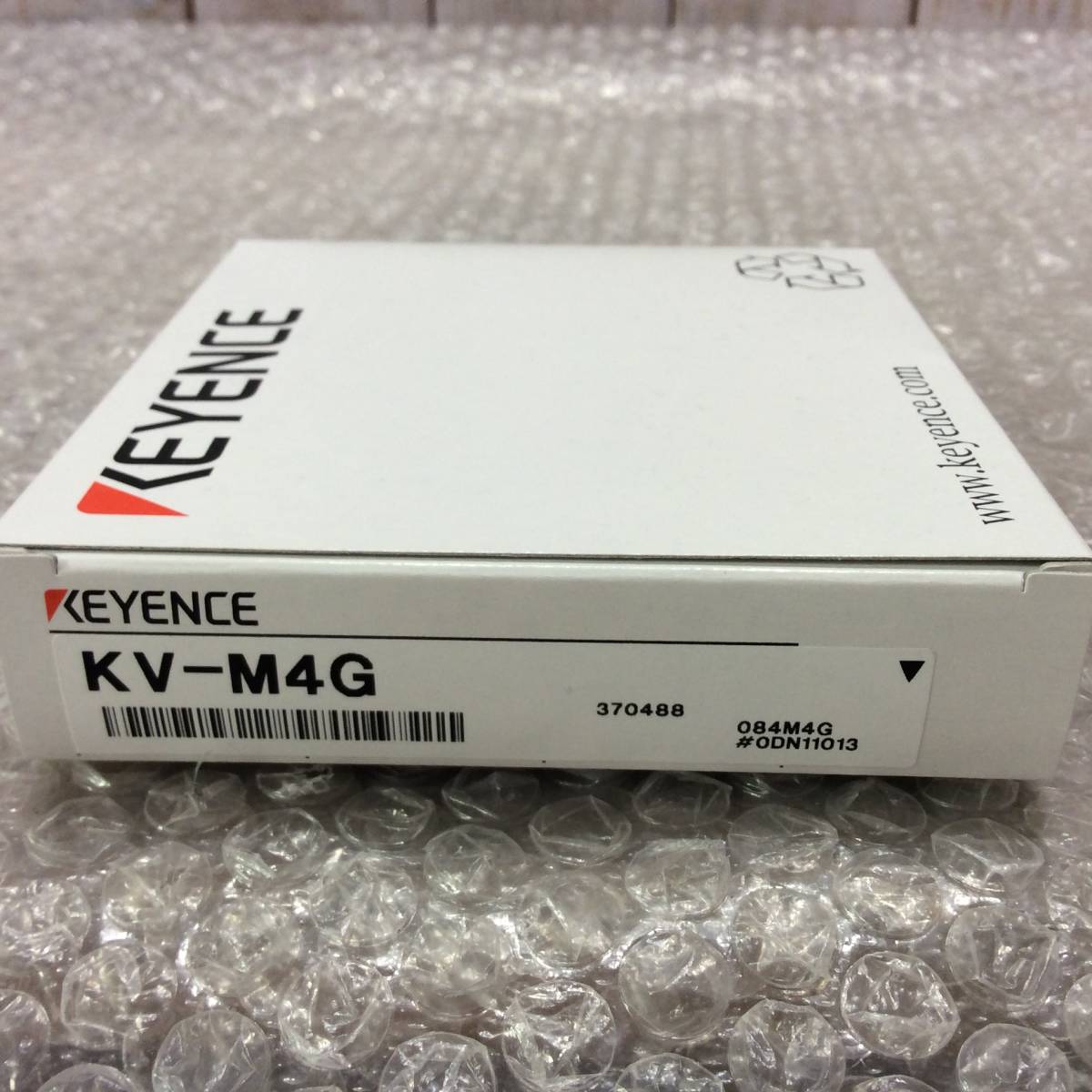 ●【AH-1967】★送料無料★ 新品未使用品 KEYENCE キーエンス SDメモリーカード 4GB KV-M4G【レターパックプラス発送】