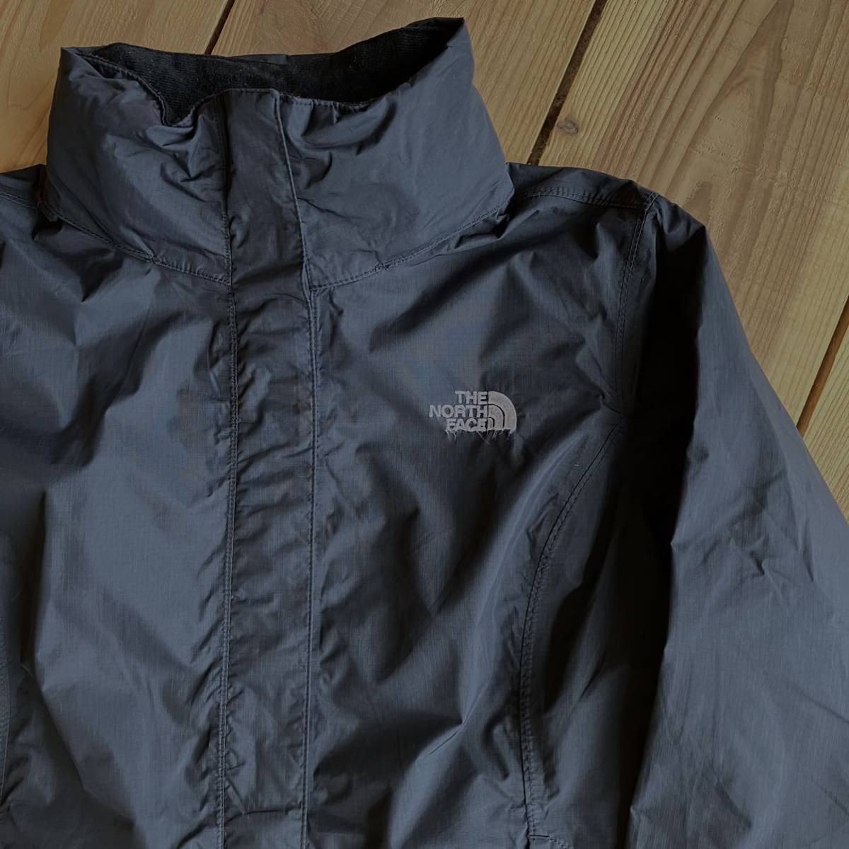 USA古着THE NORTH FACE ノースフェイス マウンテンパーカー レディース Mサイズ HYVENT 撥水性 フード収納可 アウトドア キャンプ J2599