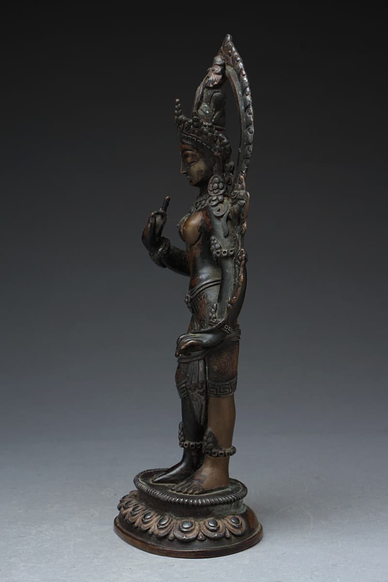 观音像，古銅製，時代物，高63cm，重8000克。 味わい深かっ