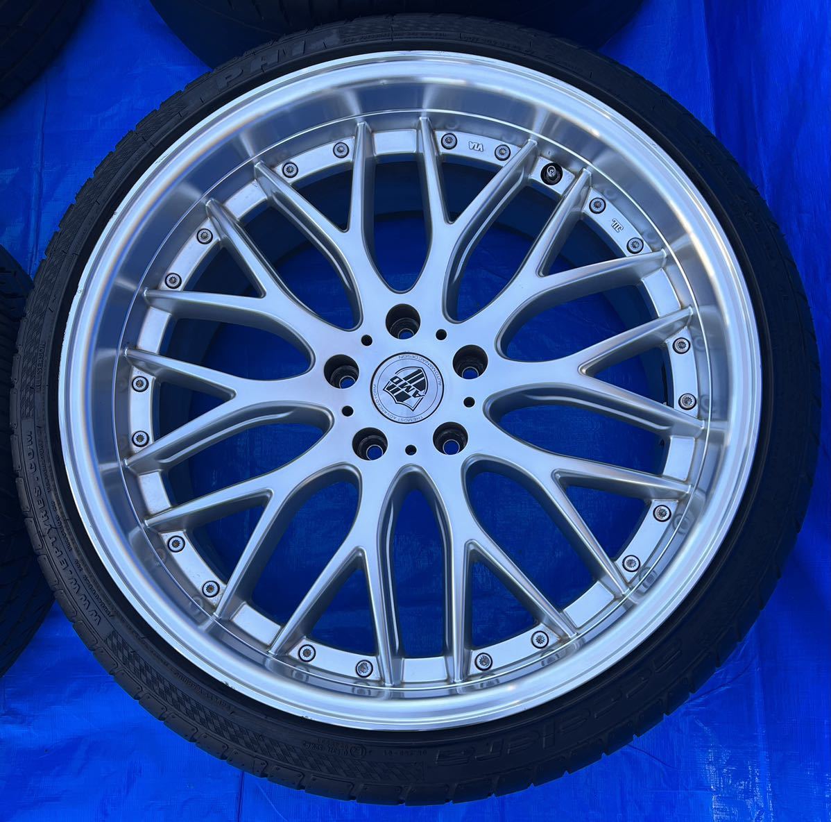 アルファードタイヤ8個 着払い （アルファードのホイールJ数違い・4WD 
