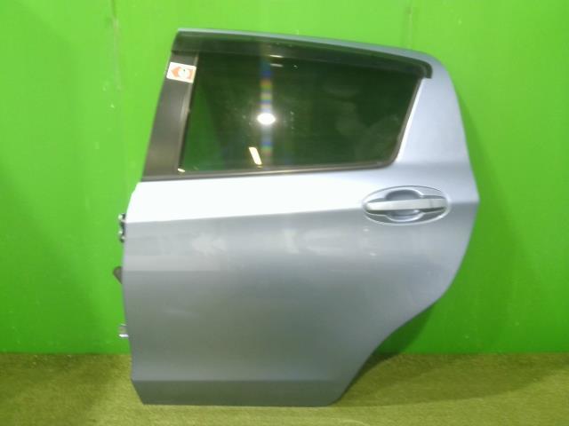 ヴィッツ DBA-KSP130 左リアドアASSY 8S7 67004-52440