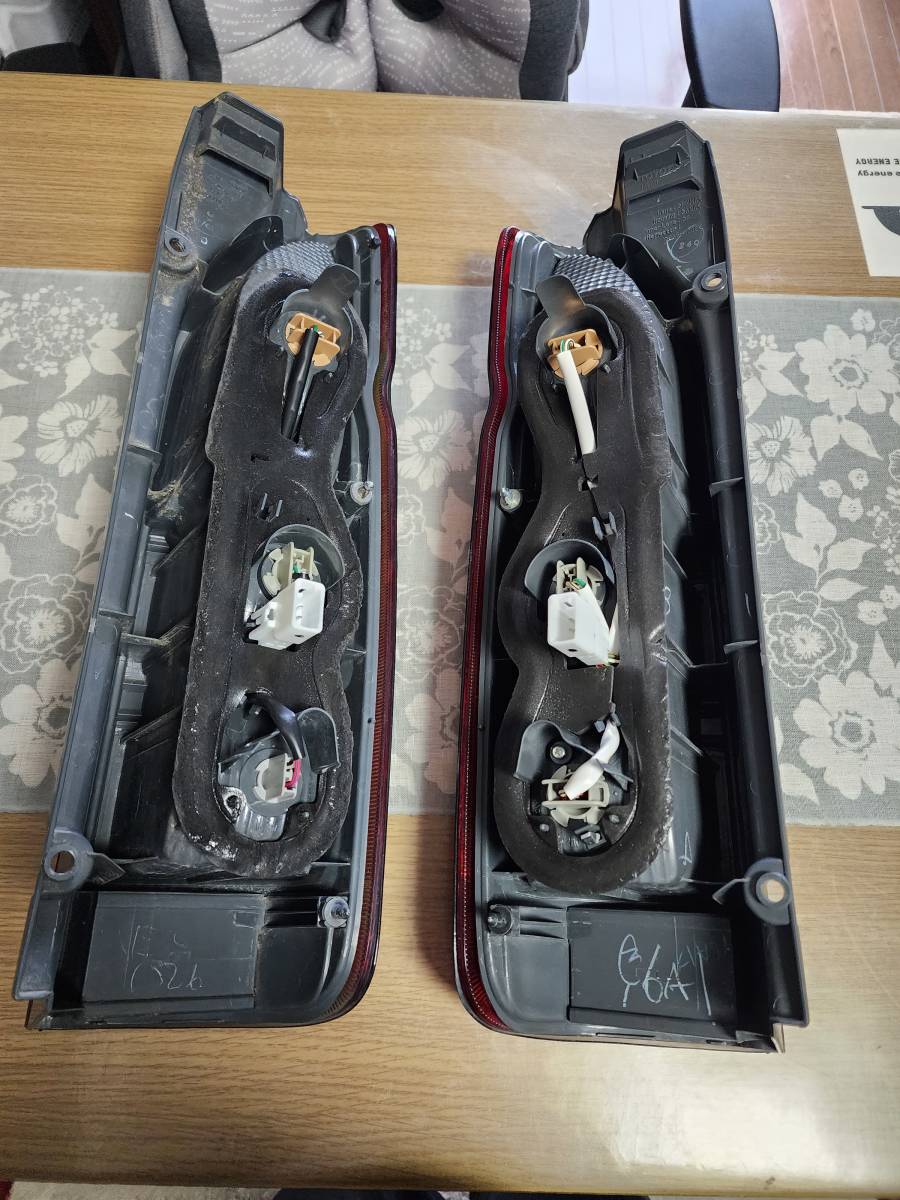 ハイエース200系純正寒冷地用テールライト、バックフォグ ハイエース