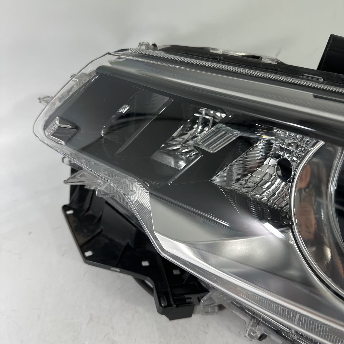 M　1-5-2アリオン　後期　ZNT260 ZRT260 20-459 プレミオ　ハロゲン　ヘッドライト 
